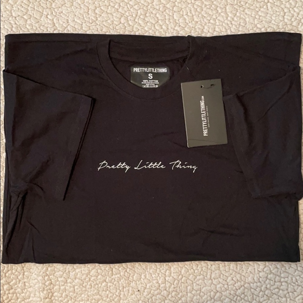 Pretty Little Thing black Tshirt